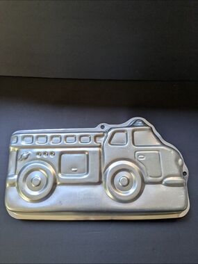 Fire Truck Cake Baking Pan Mould 2002 Vintage Tow Truck Child Adult Birthday